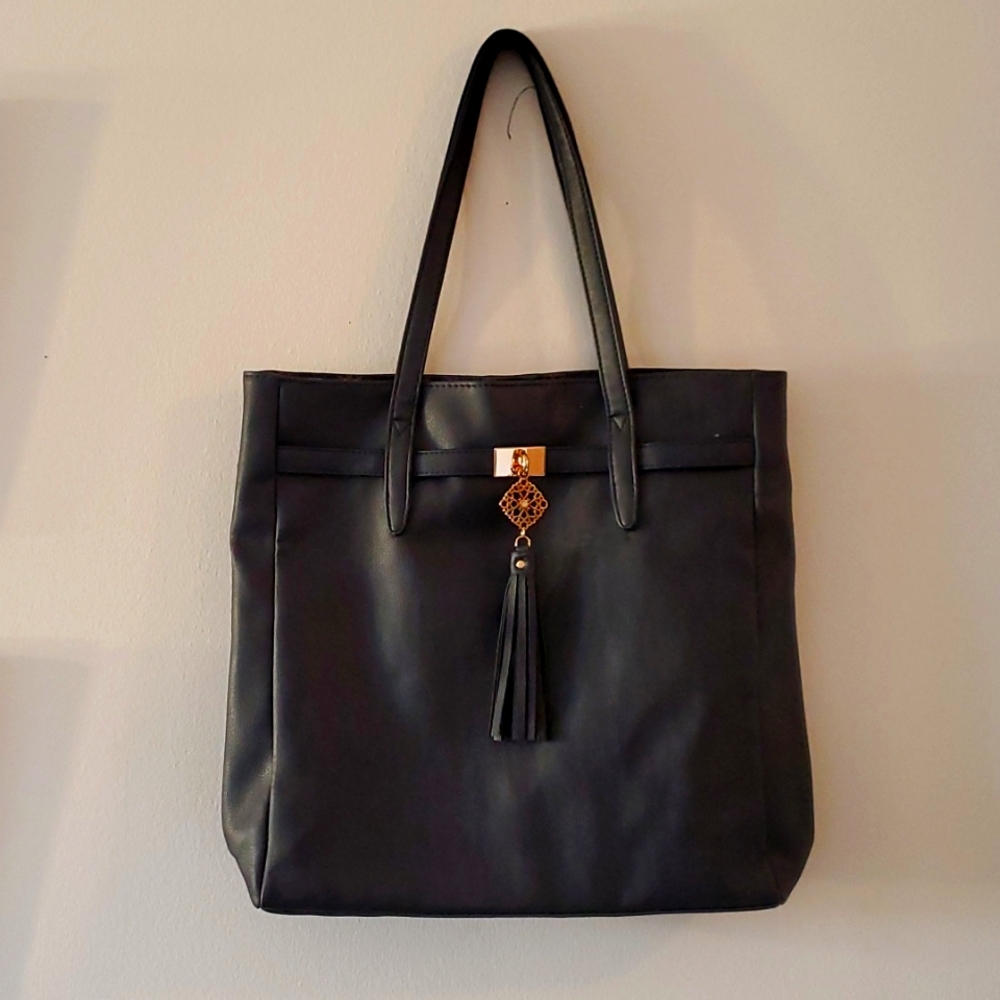 ⭐ $5 ⭐ AVON Blue Faux Leather Shoulder Bag with Gold Accents and Pockets - Picture 1 of 6